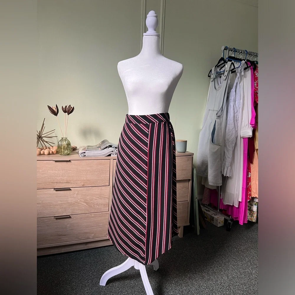 H&M Red & Black Stripe Midi Knee-Length Modest Handkerchief Asymmetrical Skirt M - Picture 1 of 16